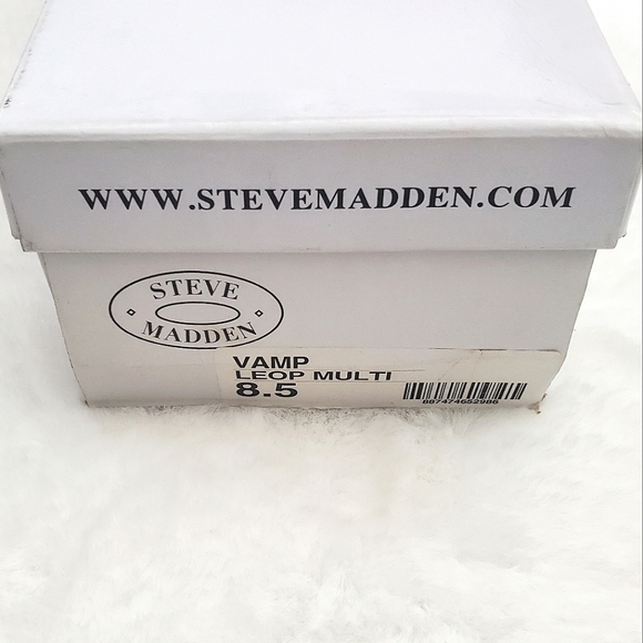 STEVE MADDEN | Vamp Leopard Print Calf Hair Almond Toe Flats - Picture 5 of 5